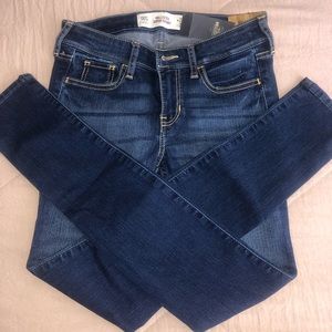 NEW WITH TAGS Hollister Dark Wash Jeans